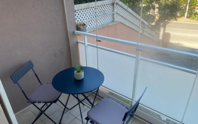 Studio spacieux avec patio en centre ville