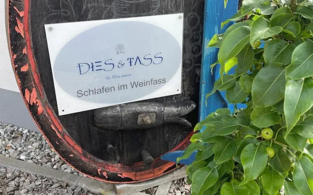 Schlafen im Weinfass