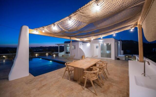 Little Villa amid Super Paradise-JackieO' Mykonos