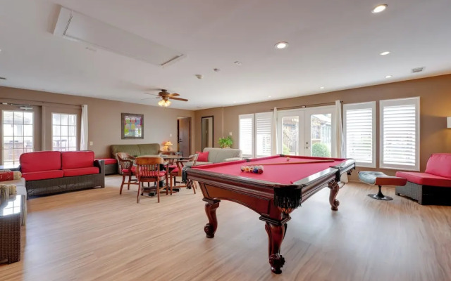 Stunning Southaven Estate: Pool & Spacious Deck!