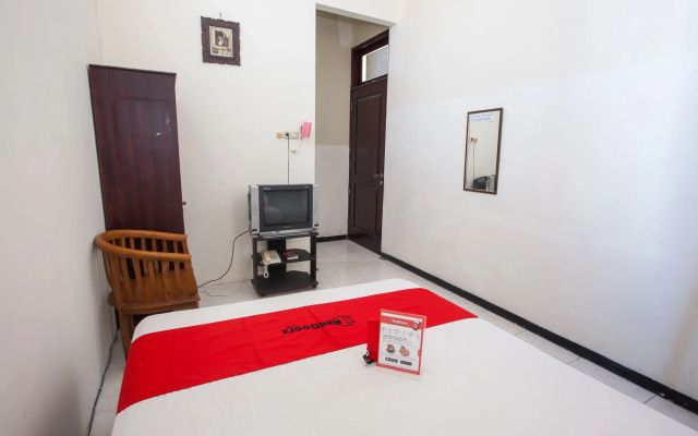 RedDoorz @ Raya Ngagel 2