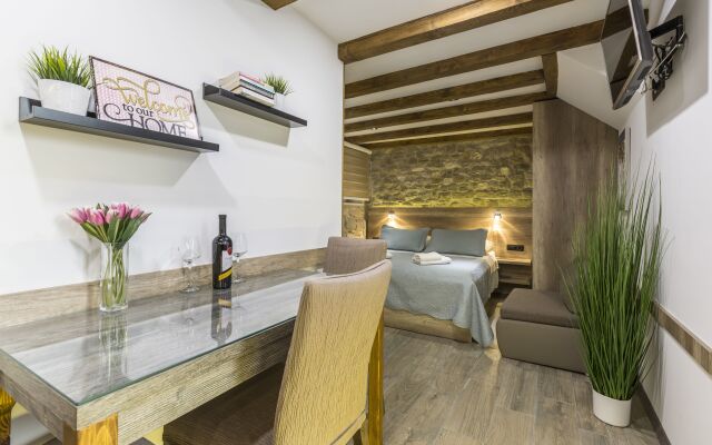 Reval Luxury Stone House Apartments