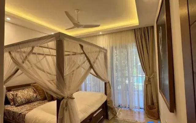 Luxurious 1bedhideaway with pool, AC &beach access