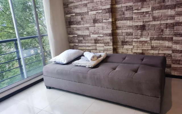 Modern Miravalle Apartment