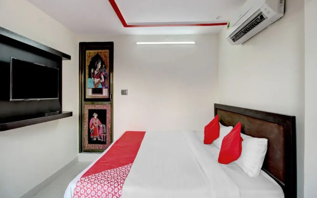 OYO 44366 Webmienz Hotel