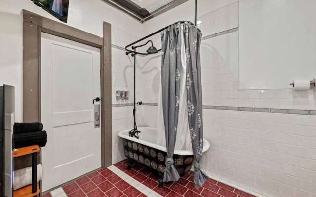 Stylish 4 Bedroom Home Near Philadelphia