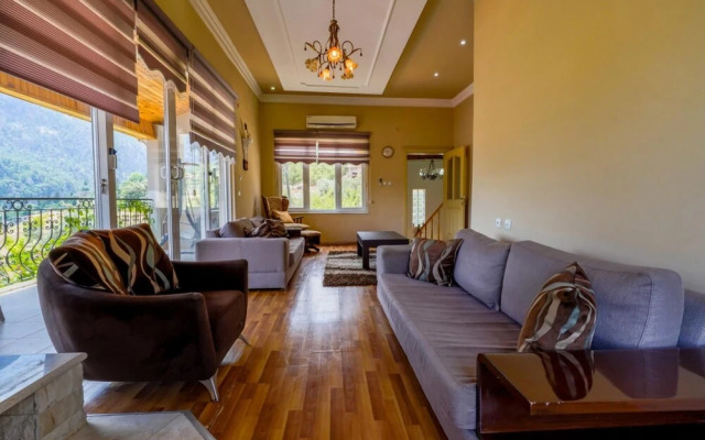 Secluded Villa With on Mountainside in Antalya