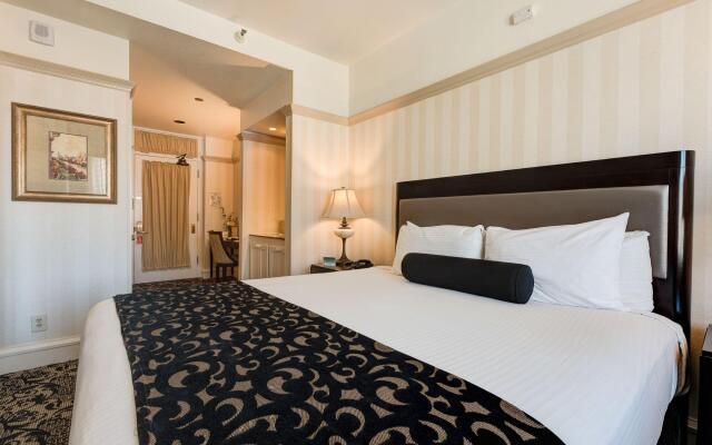 Gaslamp Plaza Suites