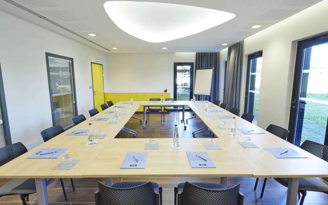 Kyriad Prestige Pau - Zenith - Palais Des Sports