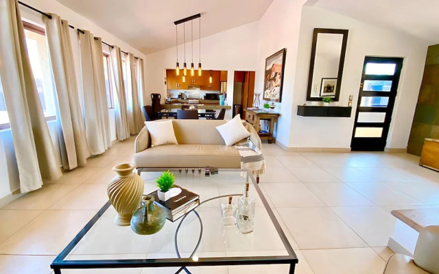 Luxurious Ajijic 2 Bedroom House - Amazing Patio - Centrally Located