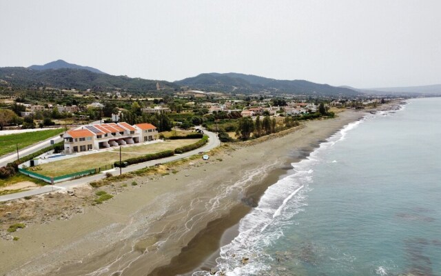 Phaedrus Living Beachfront Villa Mare