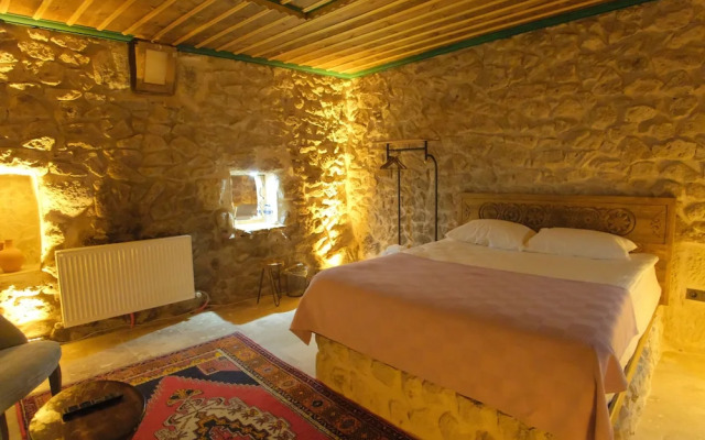 Euphoria Cave House