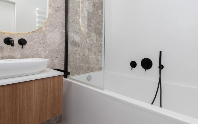 Powstańców Warszawskich Lux by Renters