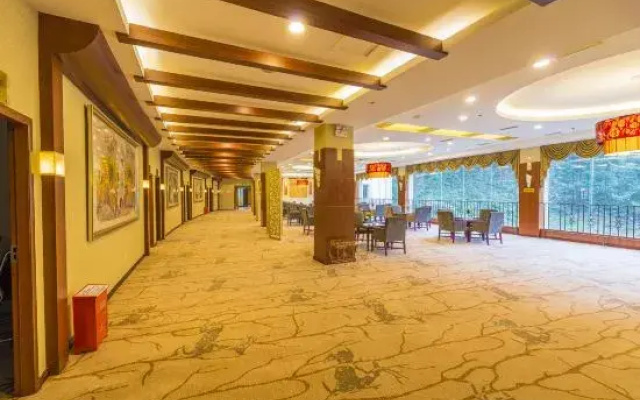 Luming Hotel