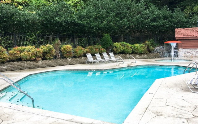 Bear Essentials 3 Bedroom Home by Redawning