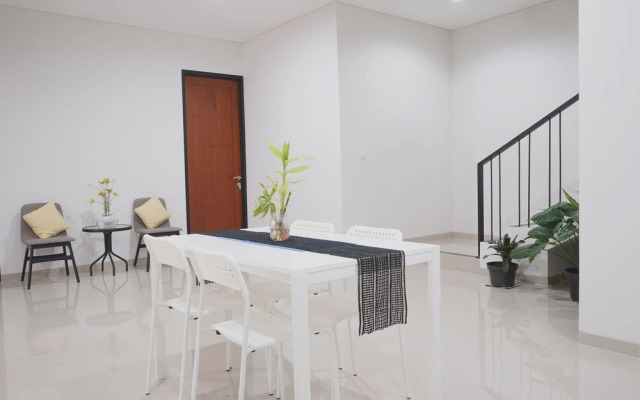 Cove Urooms Panglima Polim