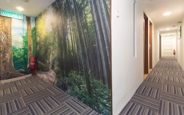 Rain Forest Hotel