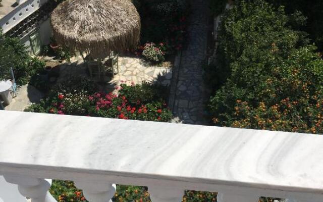 Nikoleta Studios & Rooms