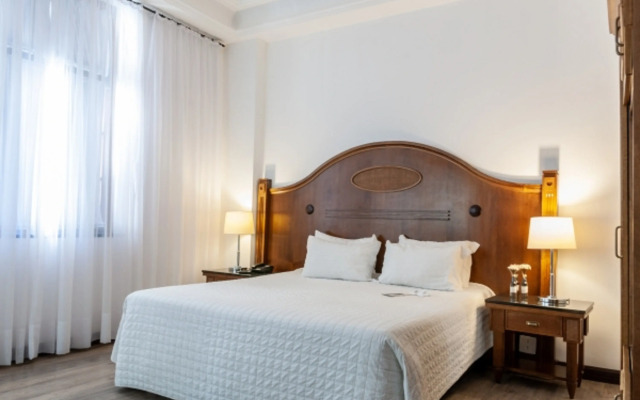 Johnscher by SJ - San Juan Curitiba