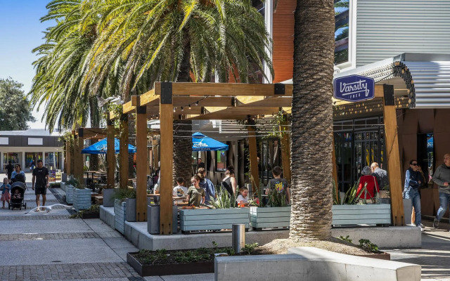 The Allegra - 180 degree ocean and city views