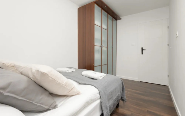 Saska Kepa Apartment by Renters