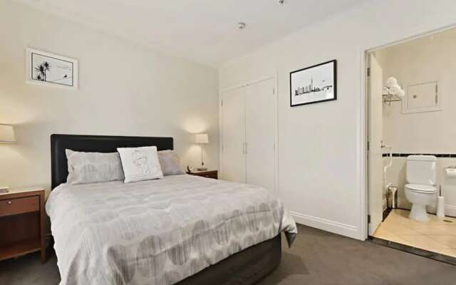 Pool, Gym And Style In The Cbd
