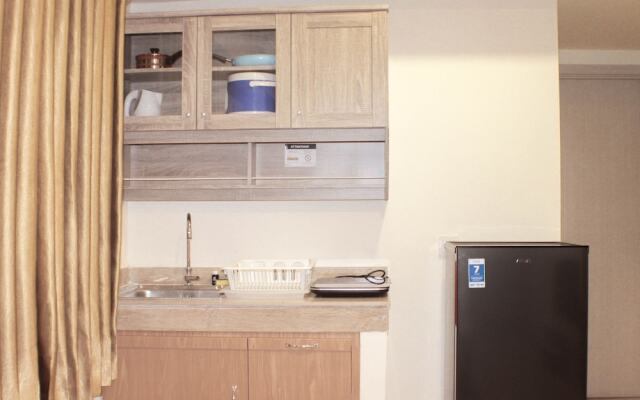 Comfort 1Br With Dining Room At Meikarta Apartment
