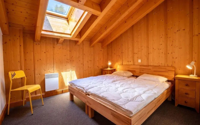 Spacious Chalet With Patio Facing Mountains