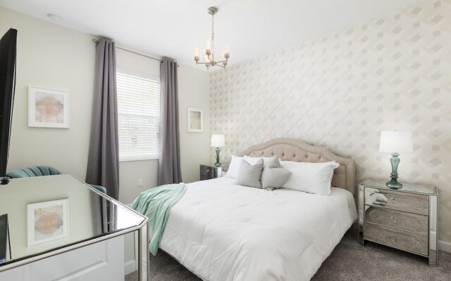 1509 MC - Exquisite 8BR Villa With Pool & Games