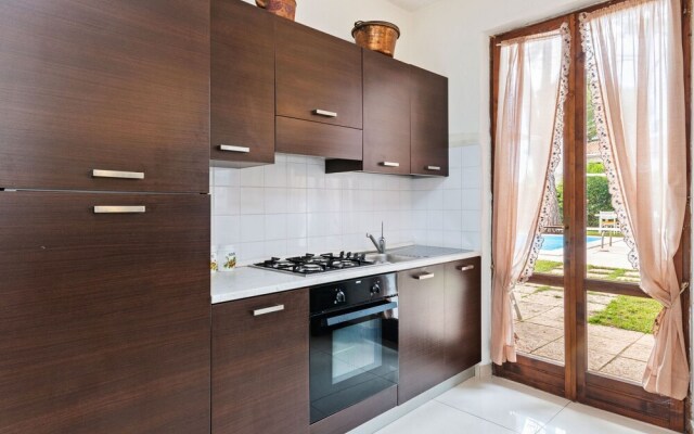 Comfortable Apartment With Library And Swimming Pool