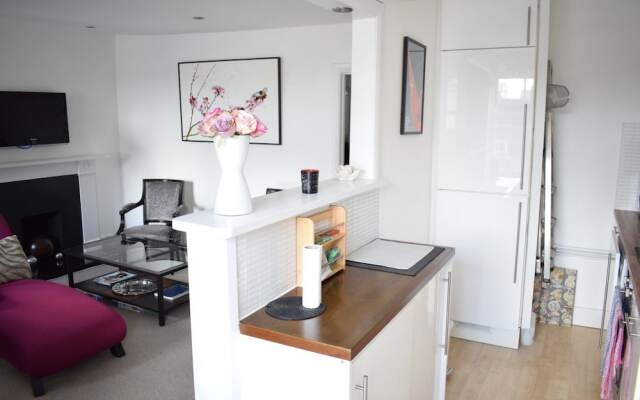 2 Bedroom Mayfair Apartment Near Hyde Park