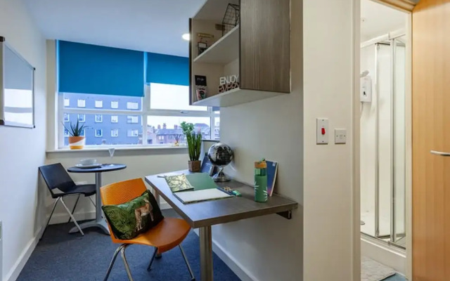 Rooms & Studios for STUDENTS Only BOLTON