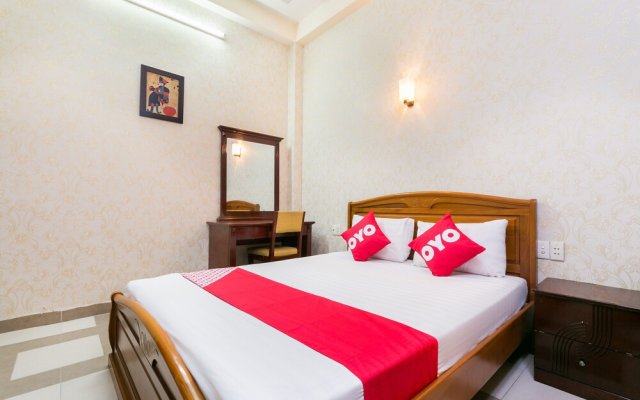 Hoang Long Hotel by OYO Rooms