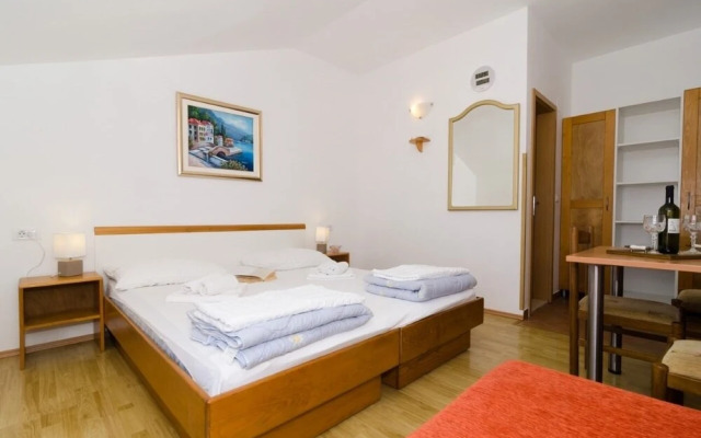 Pavo - Comfortable With Parking Space - SA2