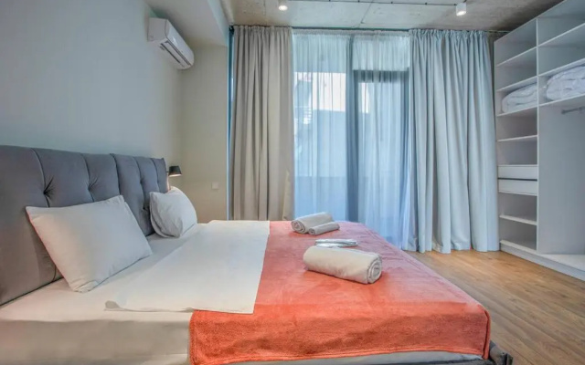 2BR apartment with 2 balconies in heart of the city
