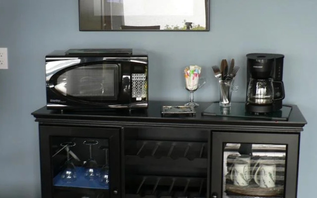 The Getaway Waterfront Cottage