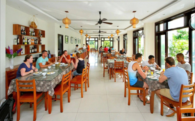 Sunshine Hotel