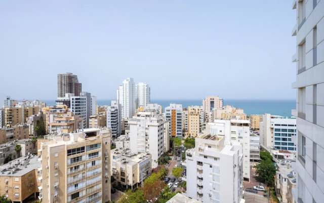 Seaside High-Rise Apt by Sea N' Rent