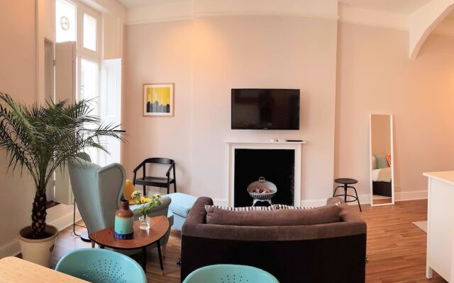 Spacious Loft With Balcony in Central London