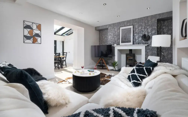 Rosemount X3 Bed Townehouse With Hot Tub