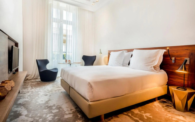 Yndo Hotel
