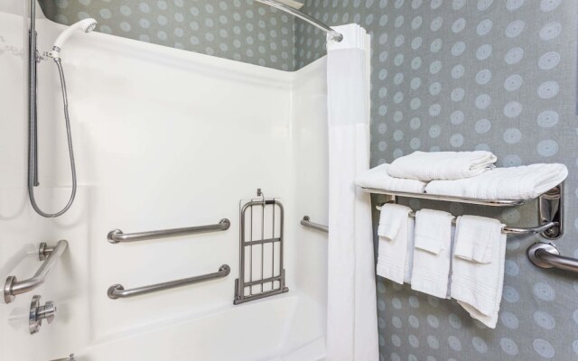 Comfort Inn & Suites Louisville Airport Fair&Expo