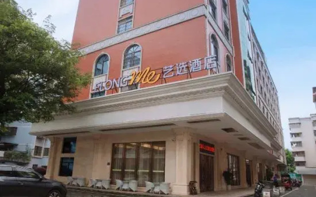 Yixuan Hotel (Hechi Yizhou Sankeshu Market Branch)