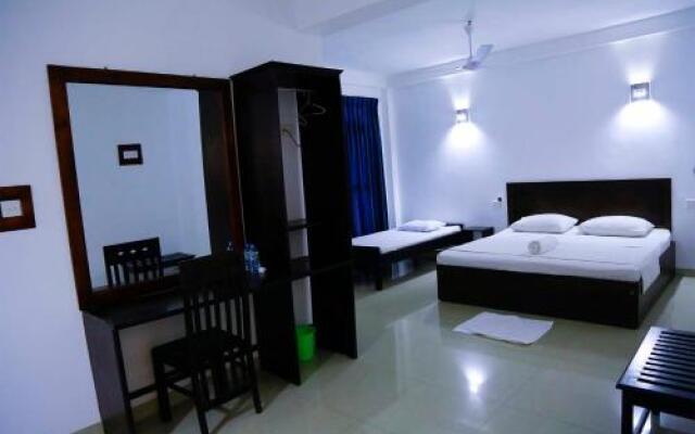 Thilini Holiday Inn