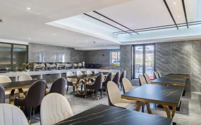 Rezen Dong Hotel (Huzhou City Center High-speed Railway Station Store) – Business – Huzhou