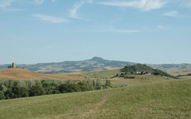 Modern Farmhouse in Pienza With Pool