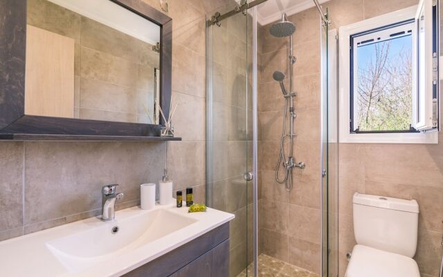 Lamda Apartments by Estia