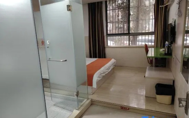 Home Inn Huayi (Wuhu Xinyi Economic Development Zone Century Avenue Branch)