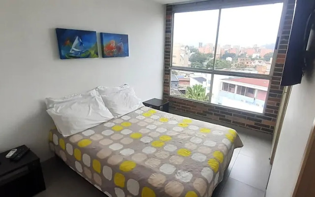 Mingle with the beautiful Paisas