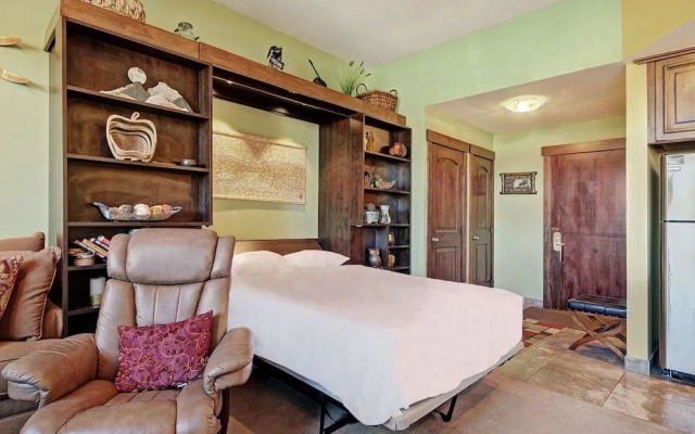 River Mnt Lodge E101